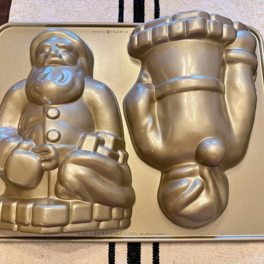 Williams-Sonoma Nordic Ware Vintage Santa Claus 3D Cake Pan - Christmas Holiday